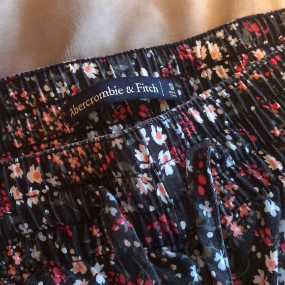 Abercrombie and Fitch Floral Pants - Picture 2 of 3